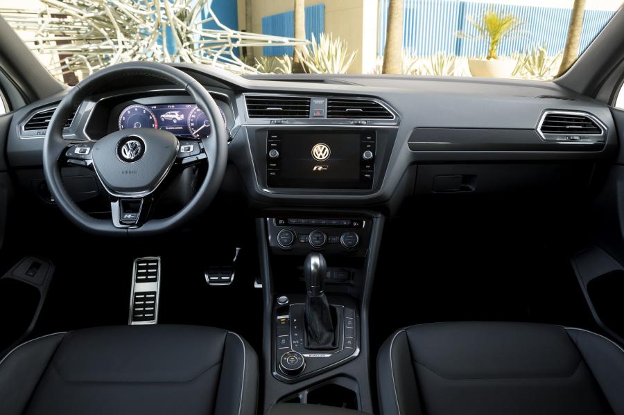 Торпедо Volkswagen Tiguan R-Line 2017 года  (NA) (фото 9 из 43)
